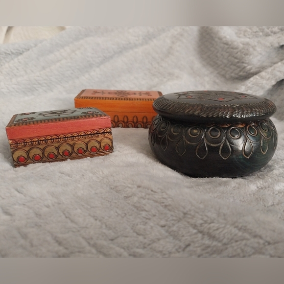 Artisan Made Wood Carved Made in Poland Trinket Boxes (Set of 3) - Picture 5 of 7